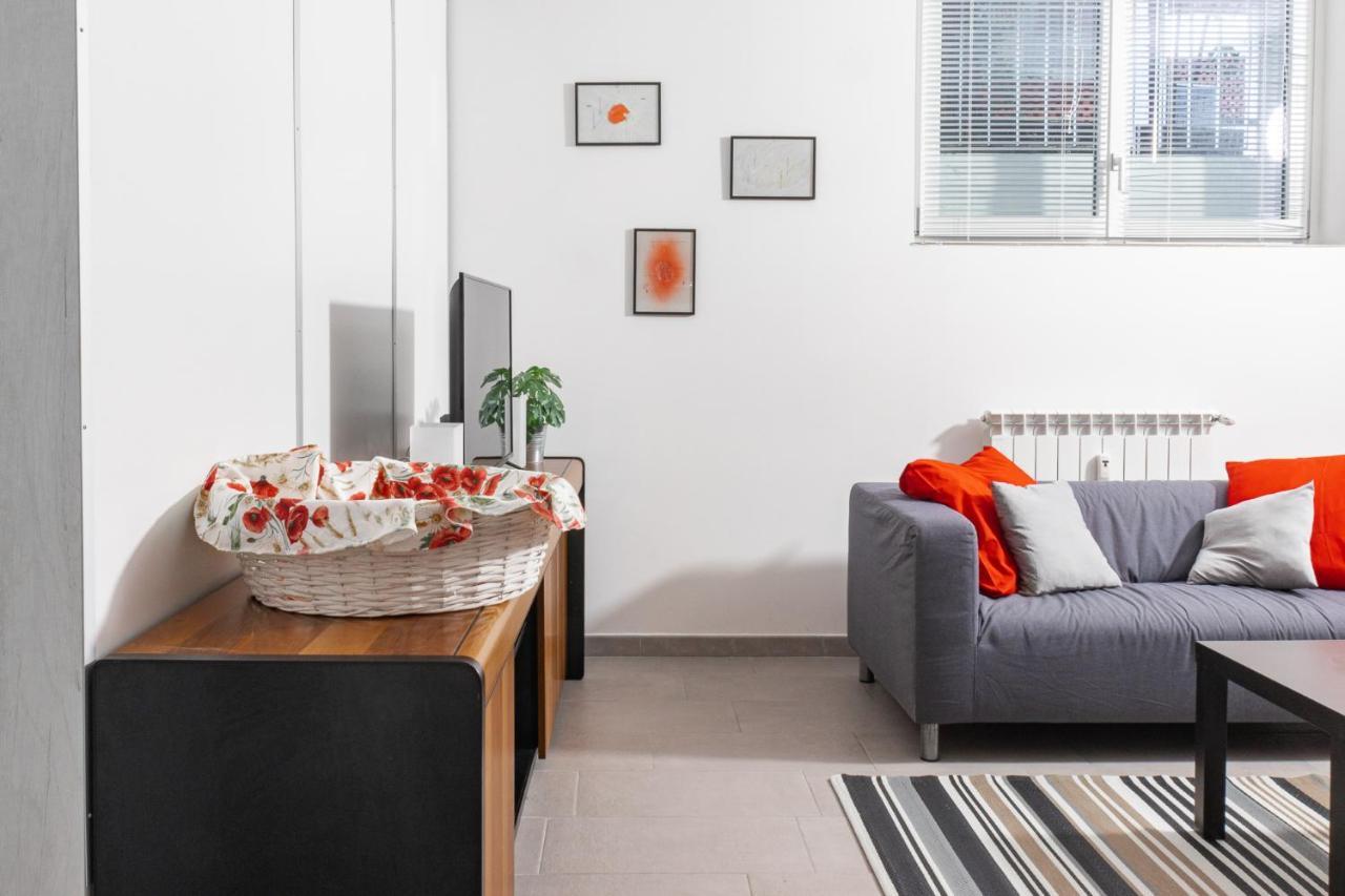 Staurenghi Red Apartment فاريسّي المظهر الخارجي الصورة