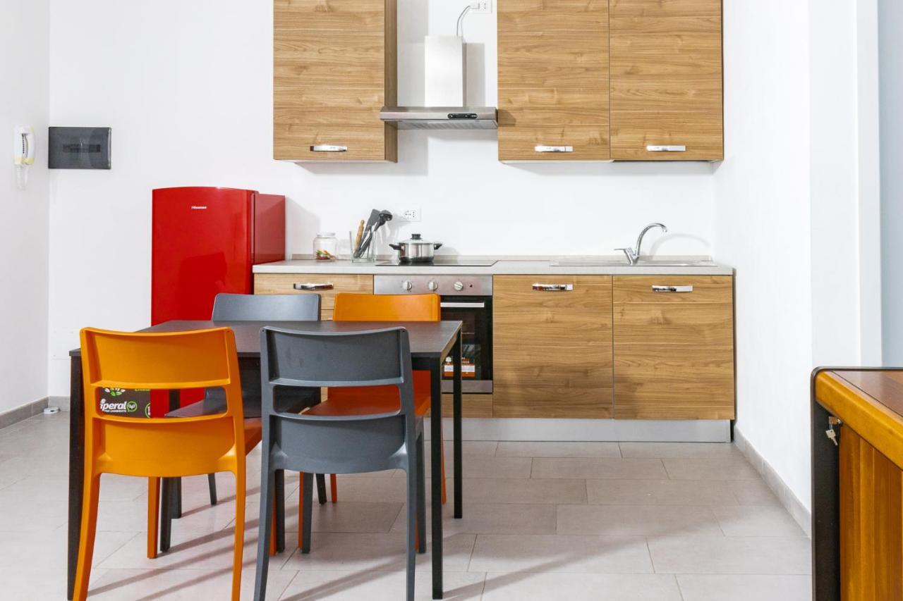 Staurenghi Red Apartment فاريسّي المظهر الخارجي الصورة