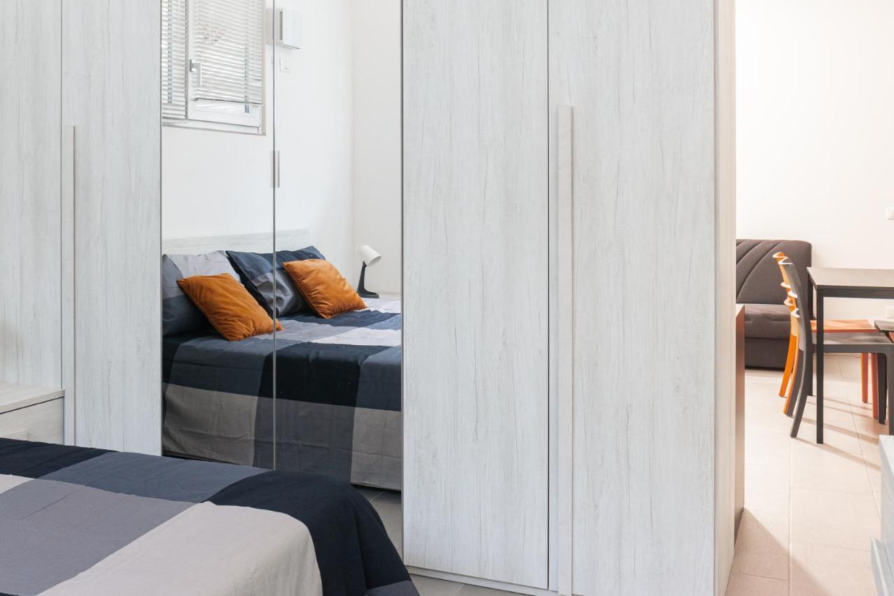 Staurenghi Red Apartment فاريسّي المظهر الخارجي الصورة