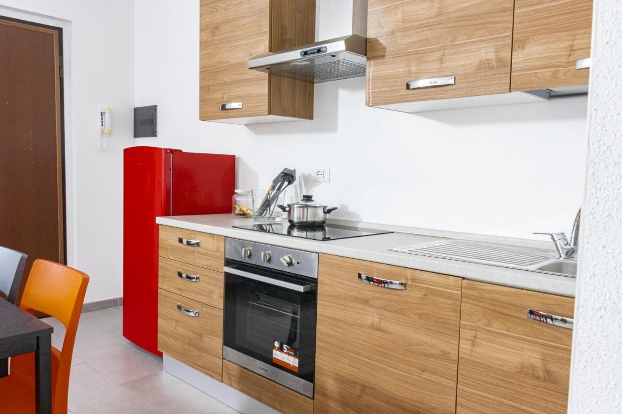 Staurenghi Red Apartment فاريسّي المظهر الخارجي الصورة